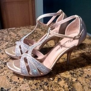 De Blossom Collection,shoes color gold very comfor